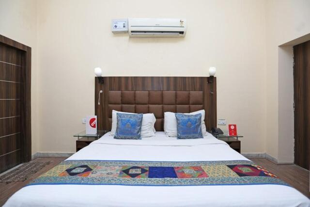 Hotel Whitehouse Ac Family Room Agra  Exterior photo